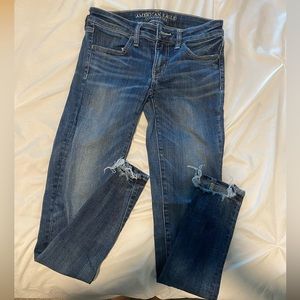 American eagle skinny jeans, frayed ankle, size 6, dark blue